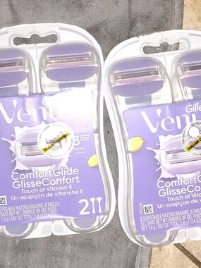 VENUS ComfortGlide Disposable Razors - Purple, White Pack of 2